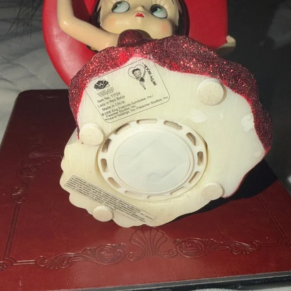 Vintage Betty Boop Red Figurine with Black Feather Hat - Picture 3 of 7